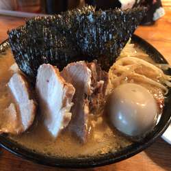 にんにくみそ中華そばDX920円