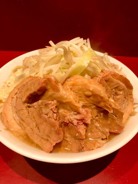 「小豚850円ヤサイアブラマシ生卵50円」@ラーメン二郎 荻窪店の写真