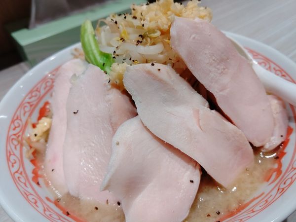 「豚二郎らーめん鶏(中盛・250g・鶏5枚)840円→700円」@高崎青春ブタ二郎の写真