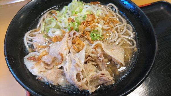 「肉骨茶そば」@名代 富士そば 神楽坂店の写真