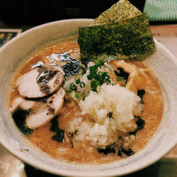 焦がしニンニク鳥そば