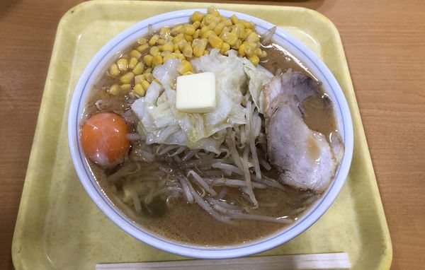 「みそ（中）+トッピング全乗せ」@中みその写真