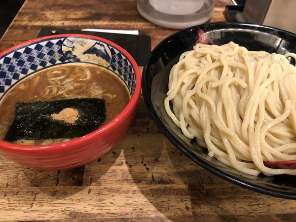 「背脂つけ麺大盛」@つけ麺専門店 三田製麺所 新宿西口店の写真