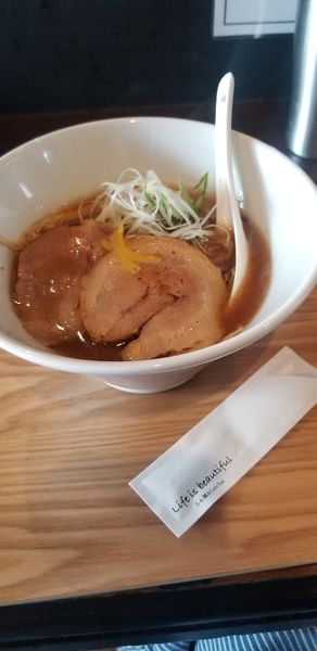 「旨味醤油ラーメンゆず入り」@Life is beautiful らぁ麺 & Cafe'barの写真