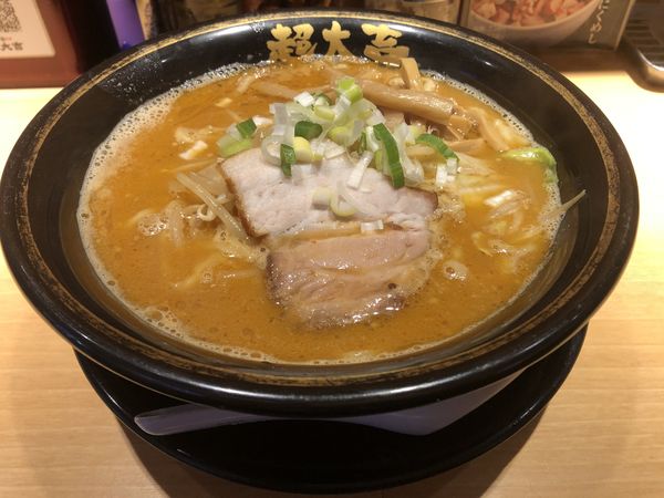 「限定味噌ラーメン」@天然豚骨醤油 らーめん玉 超大吉 上野店の写真