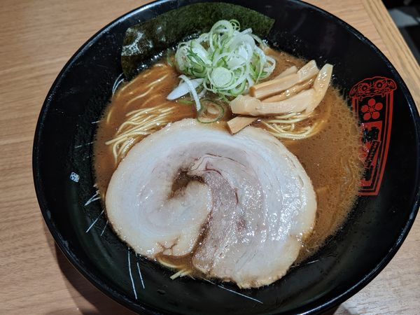 「濃厚豚骨醤油らーめん」@金澤濃厚豚骨ラーメン 神仙の写真