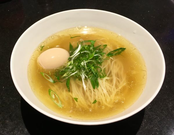 「美瑛産小麦の塩らぁ麺」@支那そばや 新横浜ラーメン博物館店の写真