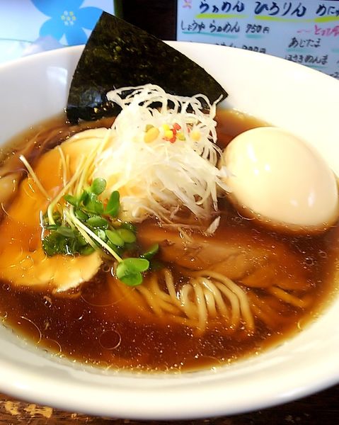 「しょうゆらぁめん+味玉」@らぁめんひろりんの写真