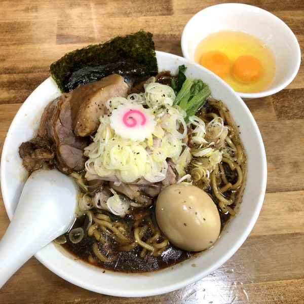「【限定】チャーシューブラック￥1200＋生玉子W ￥50×2」@オランダ軒の写真