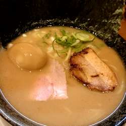 魚介醤油ラーメン（７５０円） 煮卵無料