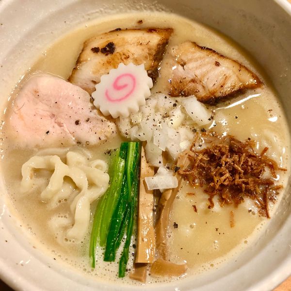 「鶏白湯らぁめん880円」@自家製手打ち麺 粋やの写真