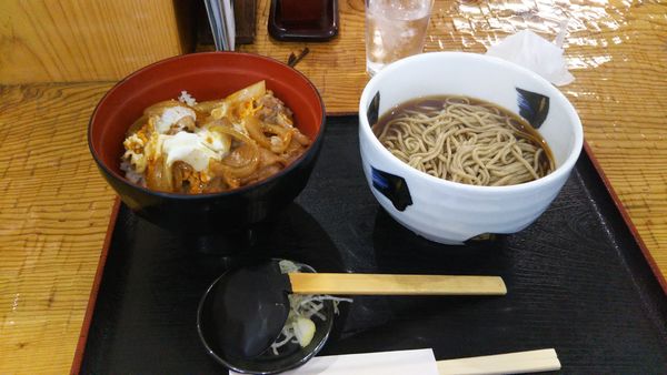 「かけそば＋親子丼（小）（ランチメニュー3）」@会津蕎麦 あずまやの写真