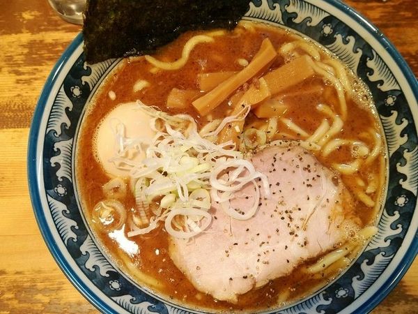「ラーメン＋燻製味玉子」@兎に角 松戸店の写真