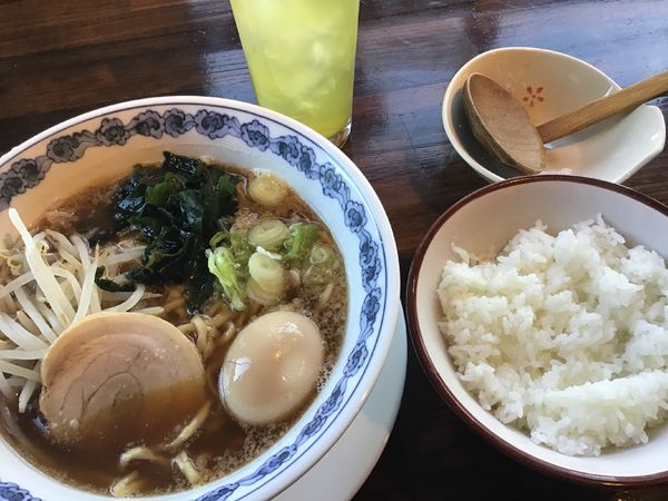 「ややさっぱり醤油ラーメン693円」@炭火ダイニング光秀の写真