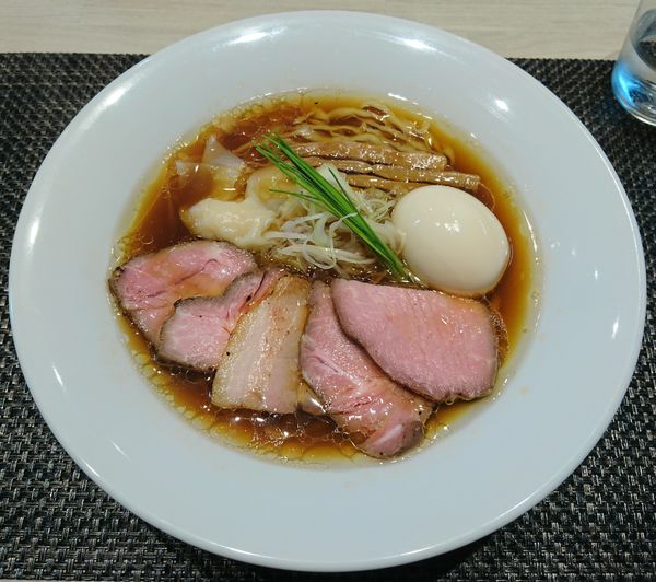 「特製中華蕎麦＜醤油＞（手揉み麺）」@宍道湖しじみ中華蕎麦 琥珀 東京本店の写真