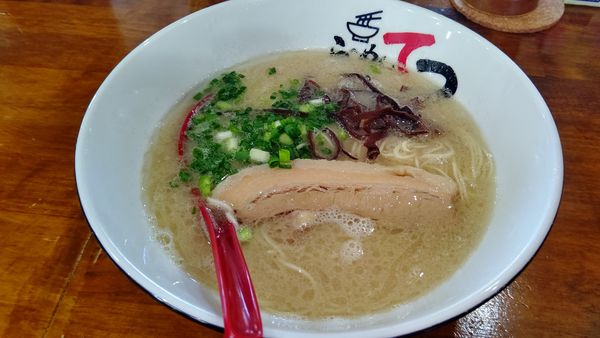 「とんこつらぁめん＋替え玉」@ラーメンてつ 埼玉蓮田支店の写真