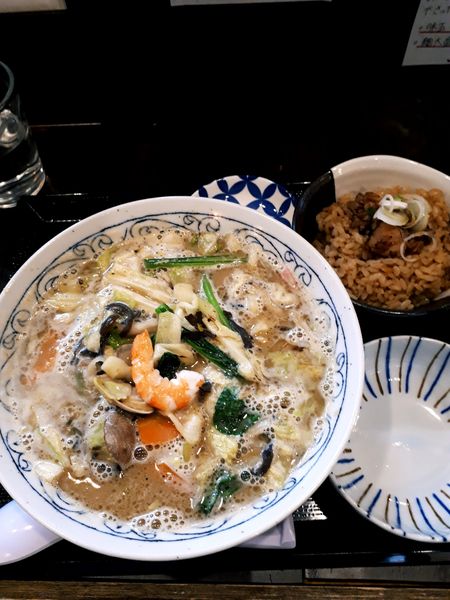 「(限定)野菜たっぷり味噌ちゃんぽん900円+炊き込みご飯」@まるふじ食堂の写真