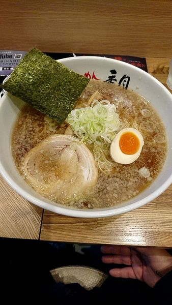 「醤油ラーメン860円麺大盛100円」@らーめん香月 五反田店の写真