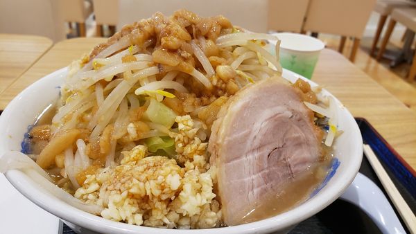 「ラーメン全マシ　ニンニクアブラ　トリプル」@ジャンクガレッジ イオン北戸田店の写真