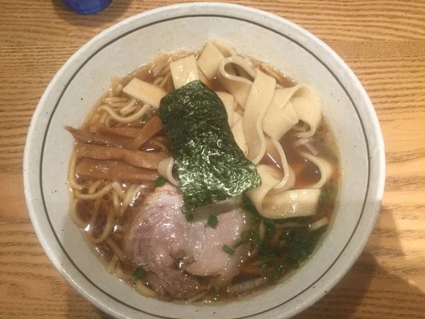 「正油ラーメン+ひもかわ(¥780+100)」@らーめん なないろの写真