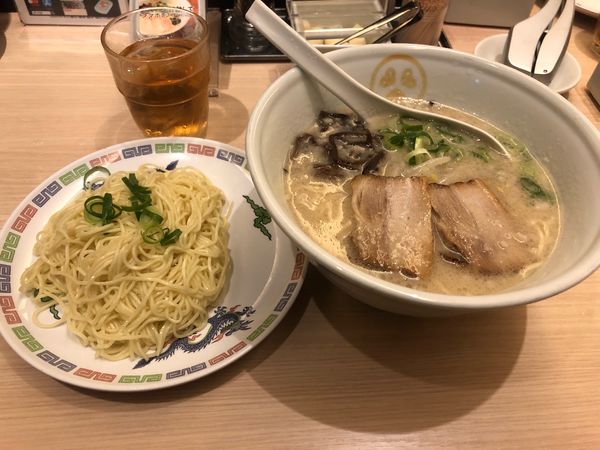 「豚骨 白 680円＋替玉100円 硬さ普通」@TOKYO 豚骨 BASE MADE by 博多一風堂 ecute品川サウス店の写真