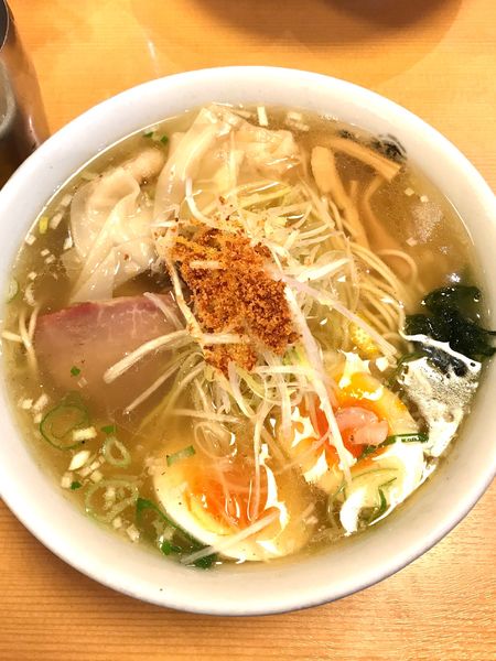 「塩らーめん ひるがお盛り 1150円 大盛り 150円」@塩専門 ひるがお 東京駅店の写真