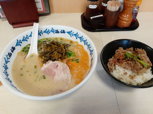 「高菜ラーメン(赤麺)、替玉赤麺、チャーシュー丼」@西海製麺所 稲城若葉台店の写真