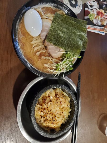 「1,000円セット、濃口V、焼きチーズご飯、注射式玉子濃口」@ら～めん のとやま 長後本店の写真