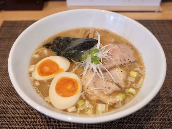 「濃厚醤油らー麺…800円」@麺処 湯咲の写真