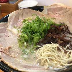 肉盛ラーメン 800円