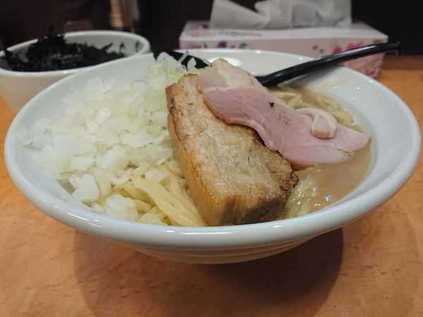 「ド豚骨＋岩のり＋薬味(玉ネギ)」@ド豚骨 貫の写真