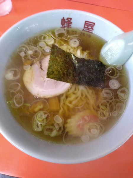 「ラーメン 650円 餃子450円」@蜂屋の写真