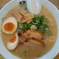 白らーめん（味玉付き）