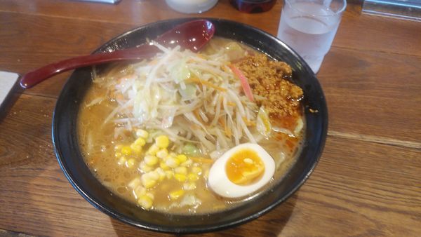 「野菜爆盛味噌ラーメン」@マルヤ商店の写真