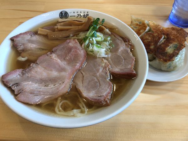「ちゃーしゅーめん（吊るし焼き）大盛り＋3個餃子」@一乃胡の写真