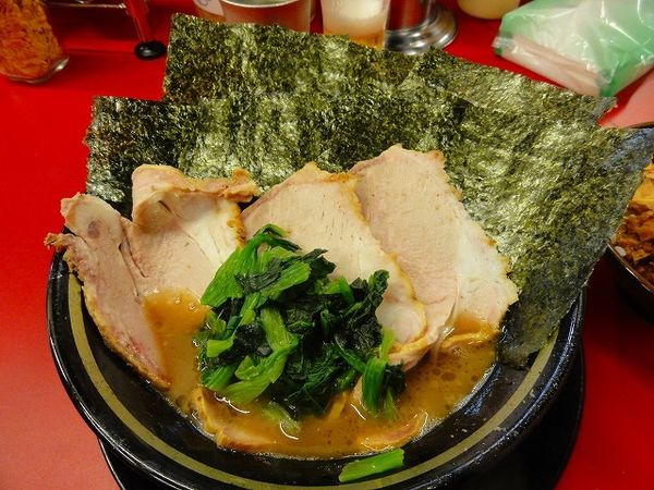 「チャーシュー麺3枚850円半チャーシューまぶし海苔ビール」@柏 王道家の写真
