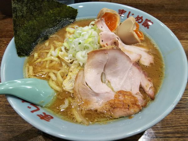 「【限定】焦がし味噌豚骨ラーメン　＋味玉：サービス券」@豚骨醤油ラーメン まじめ家の写真