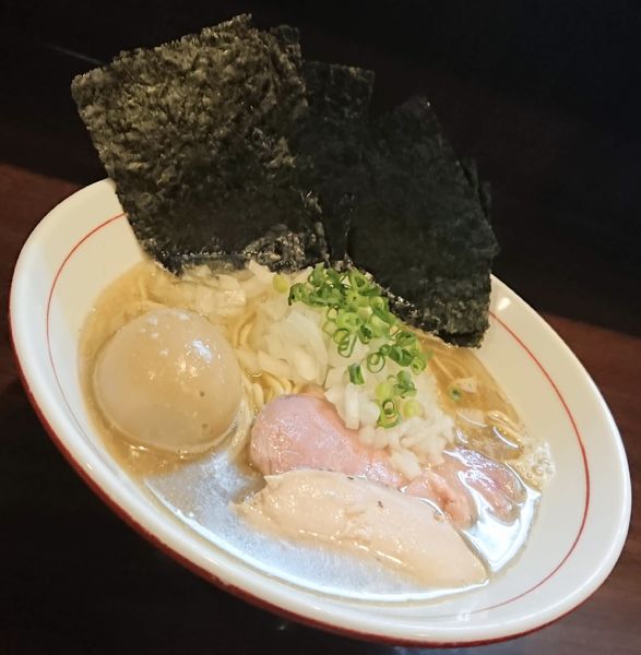 「特別夜営業【麺屋謝】煮干しそば＋海苔＋味玉＋和え玉」@零一弐三の写真