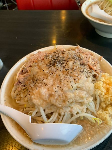 「特大豚ダブル、野菜小、ニンニク大、脂大」@麺とび六方 茅野店の写真