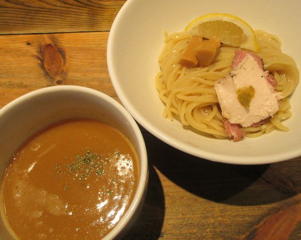 「鶏白湯つけ麺　890円」@麺屋 翔 西新宿本店の写真
