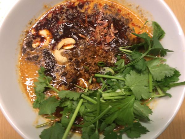 「白胡麻担々麺4辛850円+パクチー100円」@甲州屋 別邸の写真