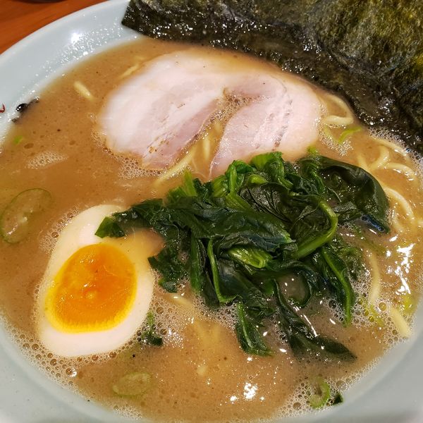 「豚骨ラーメン味濃いめ油多め700円」@横浜らーめん 六壱家の写真