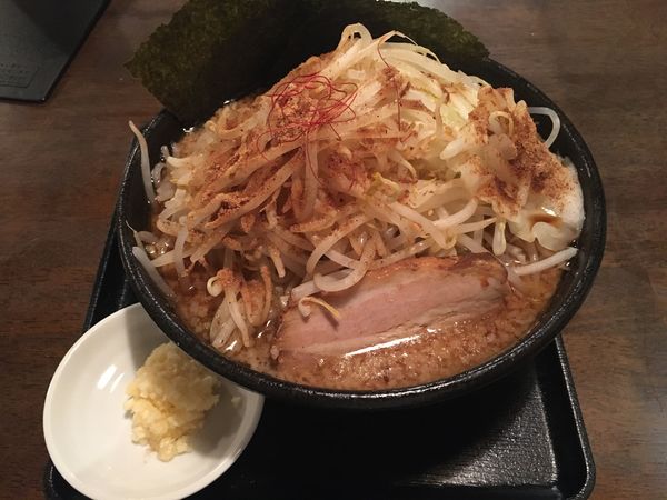 「和豚基本　ニンニク別盛脂野菜麺増し」@麺賊喜三郎の写真