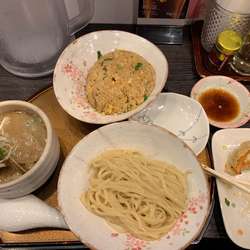 鶏と貝のつけ麺(麺半分)+半炒飯+餃子3個(計1500円)