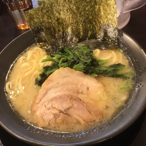 「塩豚骨ラーメン」@横浜家系ラーメン 市ヶ家の写真