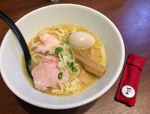 「味玉鶏ゅ白湯醤油らーめん」@東京スタイル鶏らーめん ど・みそ鶏の写真