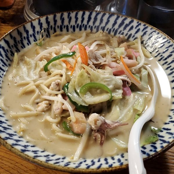 「ちゃんぽん+辛子高菜中辛」@元祖長浜 大学ラーメンの写真