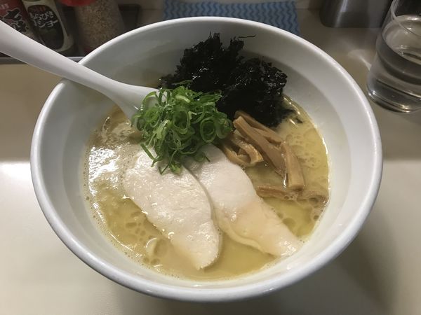 「鶏白湯醤油らーめん+クーポン岩海苔」@らーめん れんげの写真