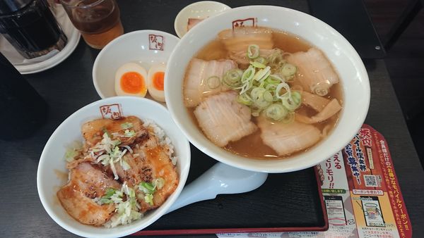「炙り焼豚ご飯セット 980円」@喜多方ラーメン 坂内 浜松町ハマサイト店の写真