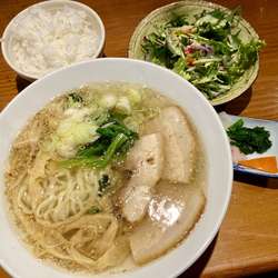 しおラーメン　サラダセット